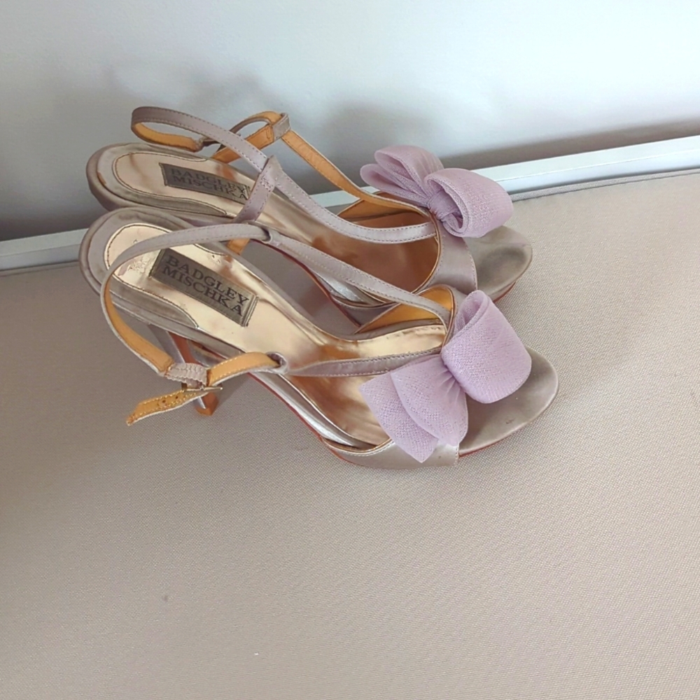 Badgley Mischka Champagne Color Heels with Bow Size 7.5 - Picture 2 of 5